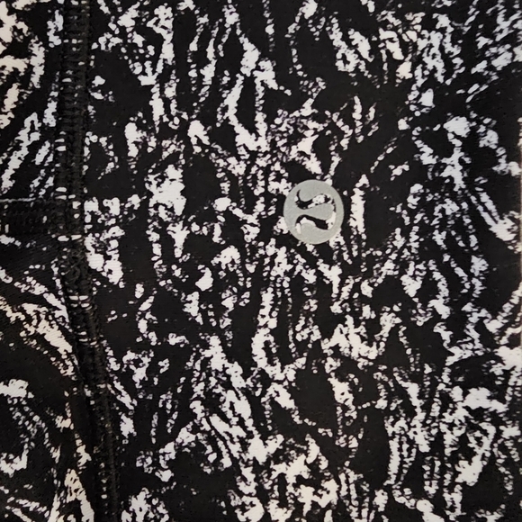 Lululemon marble black and white leggings with mesh calf on the back.  Size 4 - Picture 6 of 6